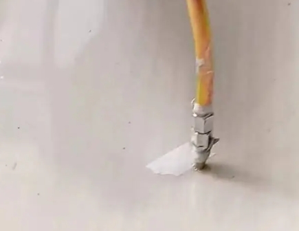 嵊州瓷砖空鼓维修公司专业解答在瓷砖铺贴过程中，如果使用的砂料过粗（如全部使用了粗砂），可能会导致以下问题